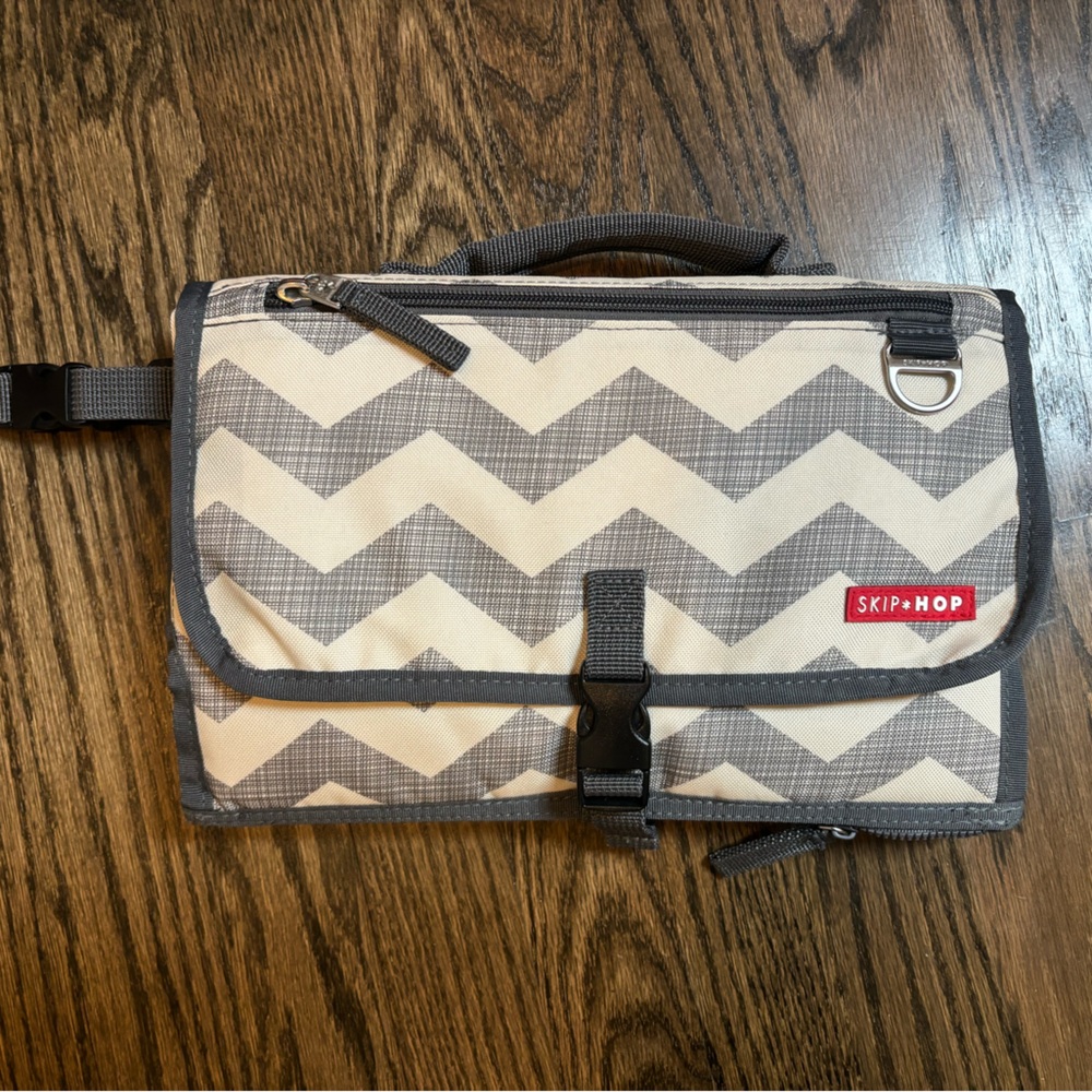 Skip Hop Portable Diaper Clutch Bag- NEW